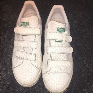 Stan Smith Adidas Velcro Sneakers !!!